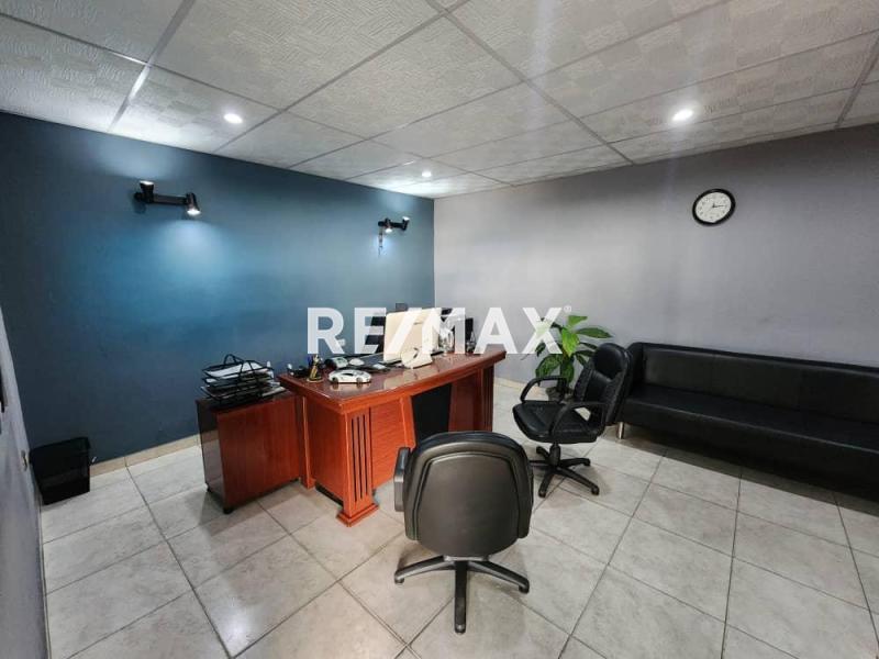 En Alquiler Local Industrial y Galpón Sector Cujicana . Punto Fijo . Edo Falcon