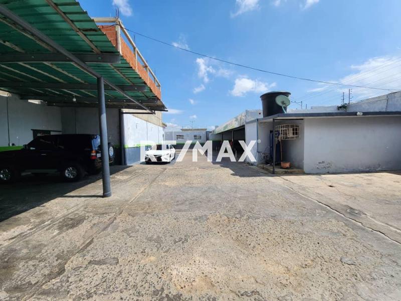 En Alquiler Local Industrial y Galpón Sector Cujicana . Punto Fijo . Edo Falcon