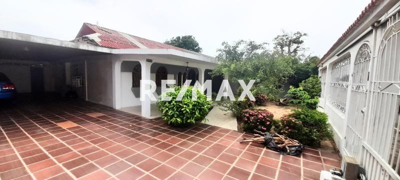 En Venta Casa o TownHouse Avenida 14, Cardón, Falcón, 4154, VEN