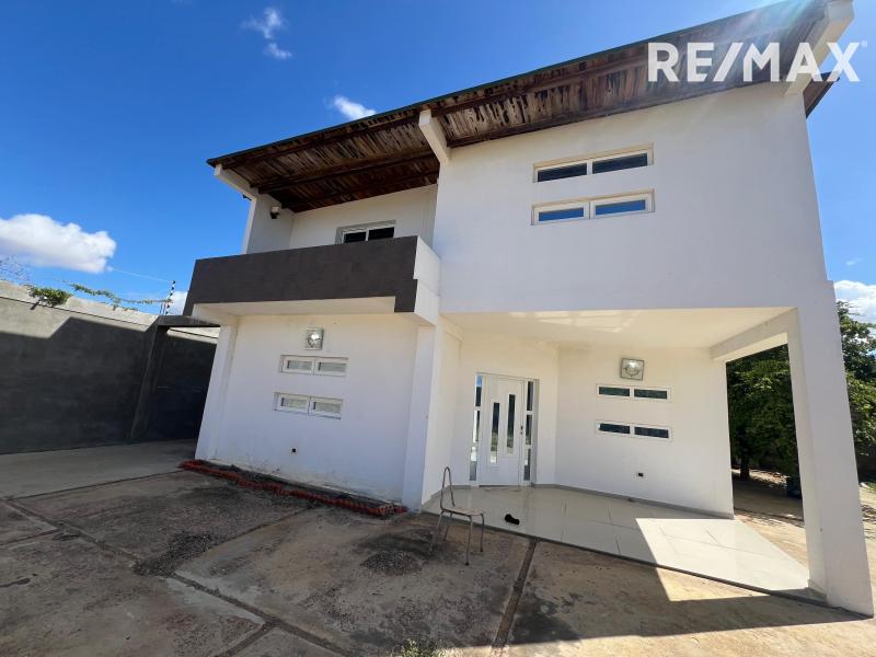 En Venta Casa o TownHouse AMUAY FALCON