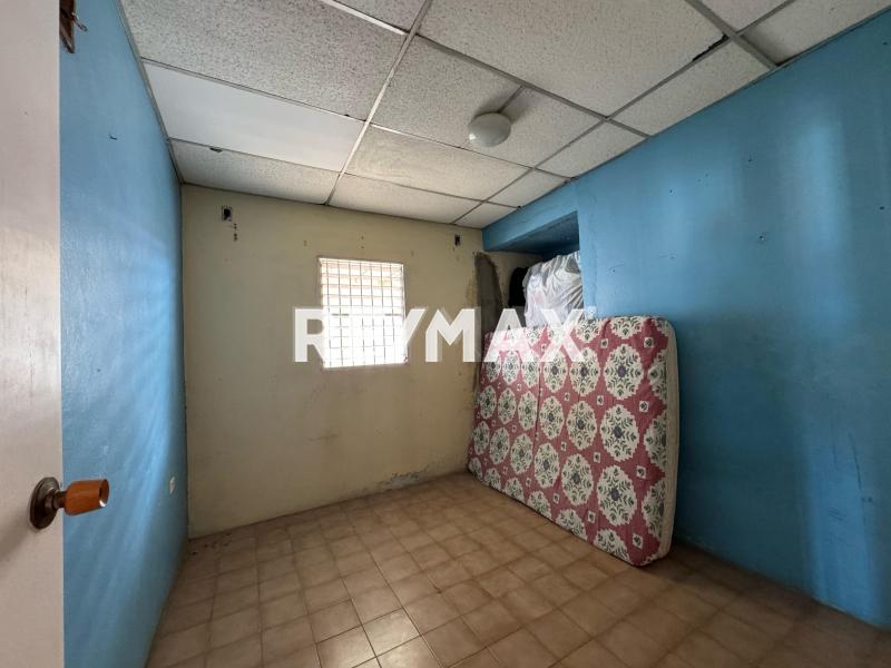 En Venta Casa o TownHouse Calle principal de antiguo eropuerto casa 25