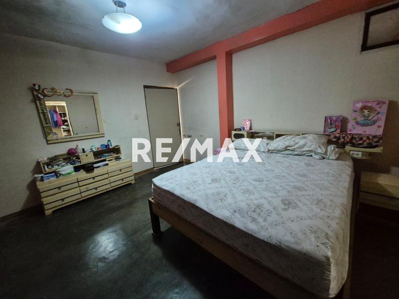 En Venta Casa o TownHouse Calle principal de antiguo eropuerto casa 25