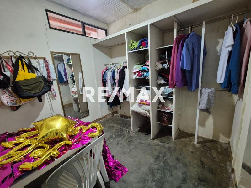 En Venta Casa o TownHouse Calle principal de antiguo eropuerto casa 25