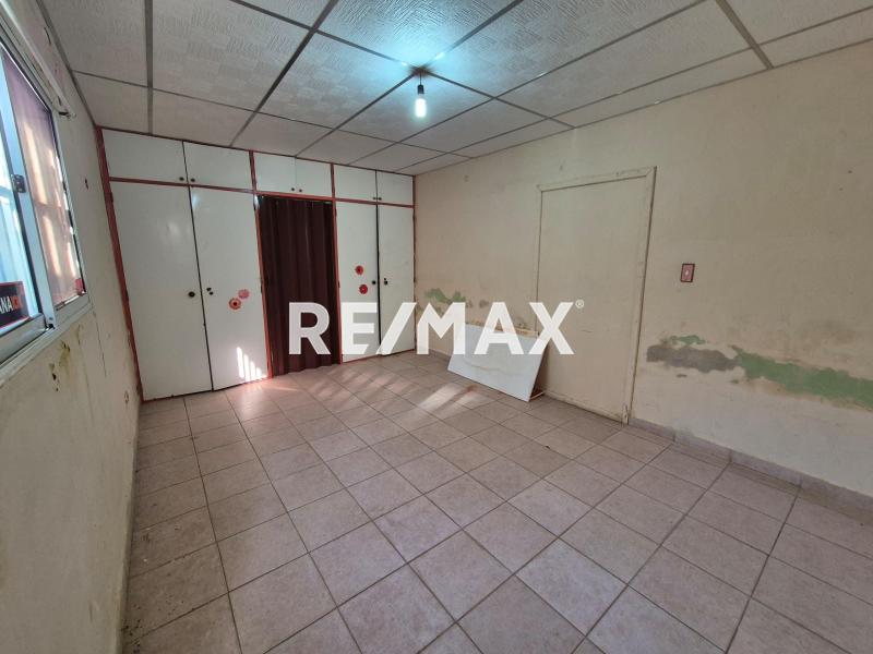 En Venta Casa o TownHouse Calle principal de antiguo eropuerto casa 25