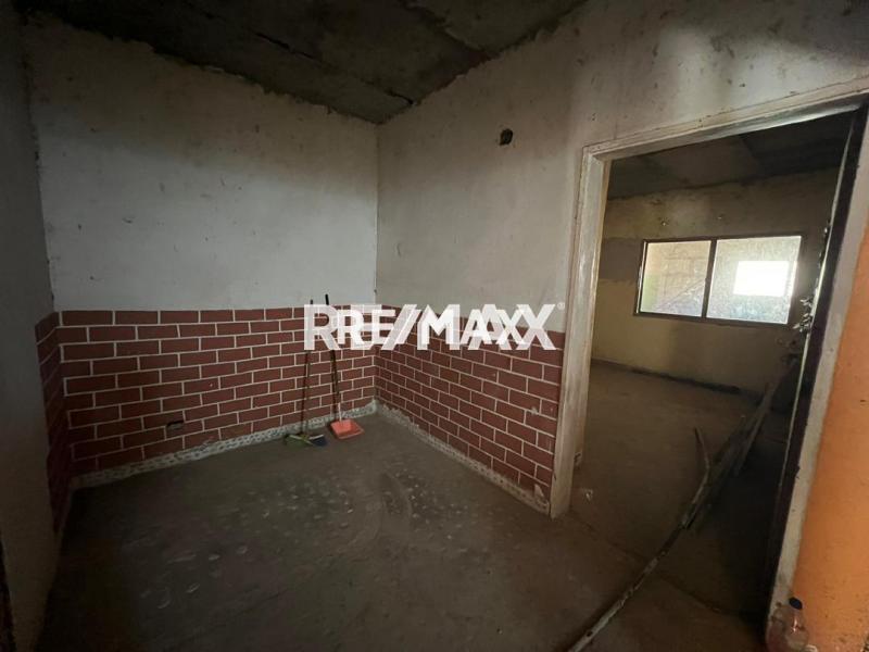 En Venta Casa o TownHouse Calle principal de antiguo eropuerto casa 25