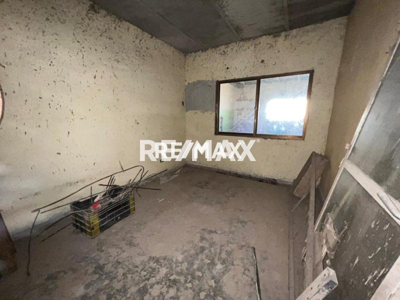 En Venta Casa o TownHouse Calle principal de antiguo eropuerto casa 25