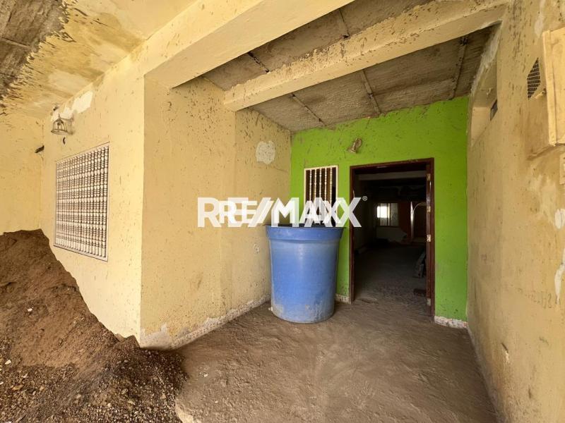 En Venta Casa o TownHouse Calle principal de antiguo eropuerto casa 25