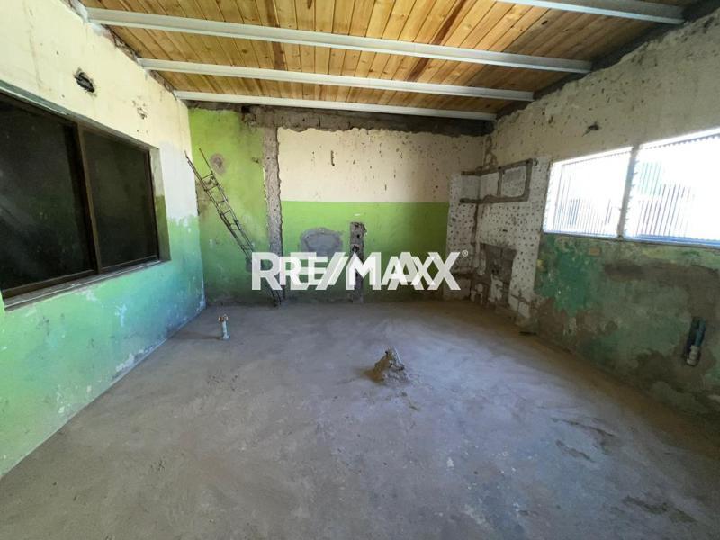 En Venta Casa o TownHouse Calle principal de antiguo eropuerto casa 25