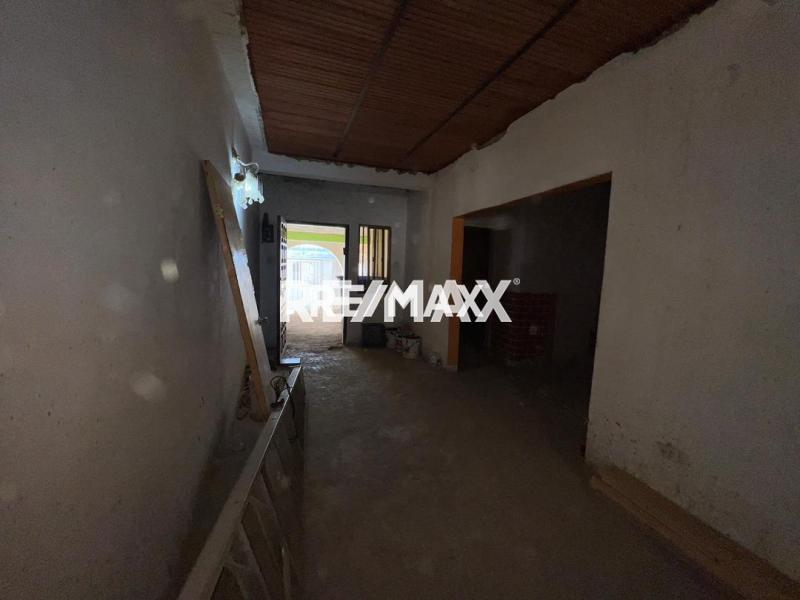 En Venta Casa o TownHouse Calle principal de antiguo eropuerto casa 25