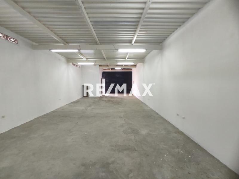 En Alquiler Local Comercial Av. Jacinto Lara, Punto Fijo, Estado Falcón