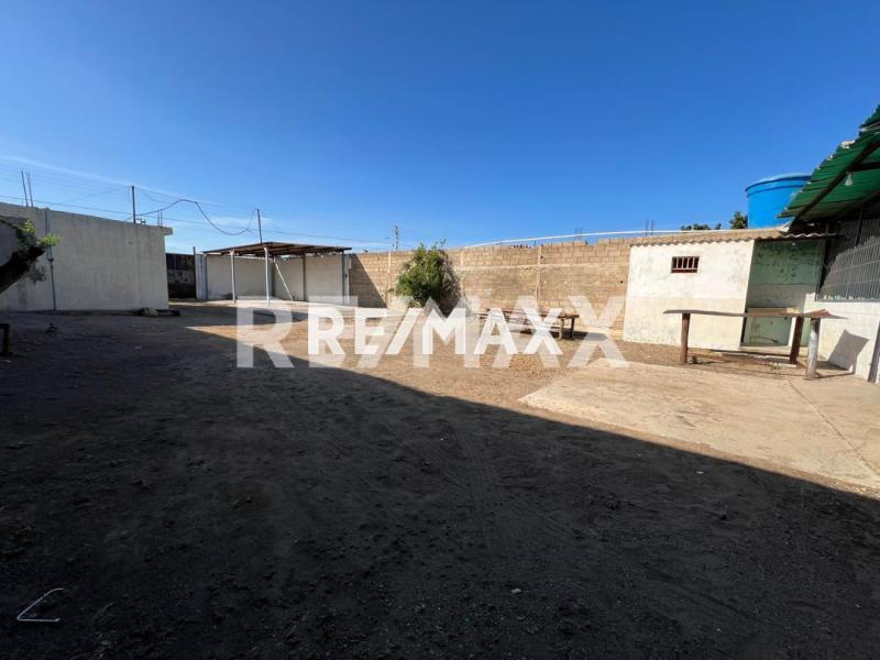 En Alquiler Local Industrial y Galpón Urb. Zarabón, Punto Fijo, Estado Falcón