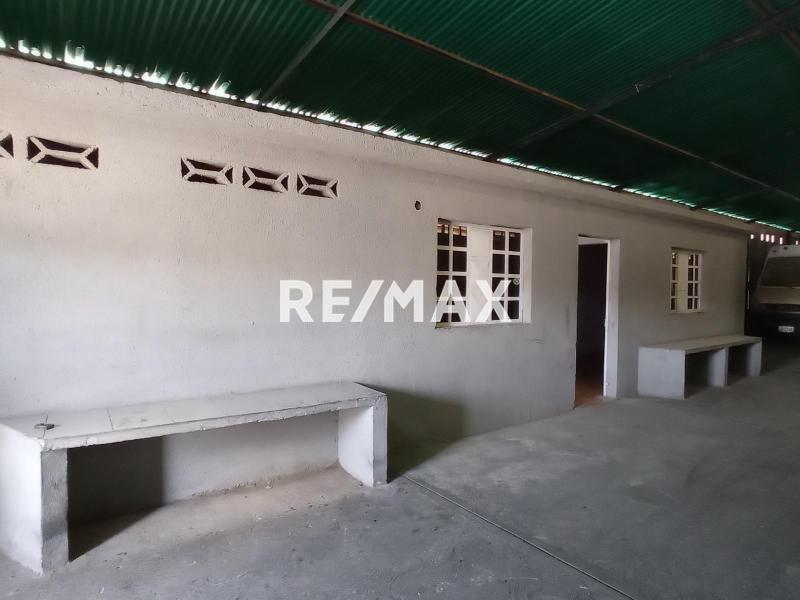 En Venta Local Industrial y Galpón Urb. Zarabón, Punto Fijo, Estado Falcón