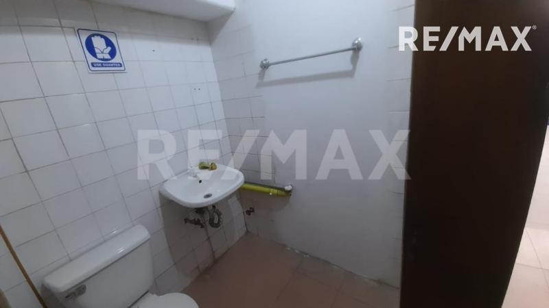 En Alquiler Negocio Avenida 6, Puerta Maraven, Cardón, Falcón, 4154, VEN