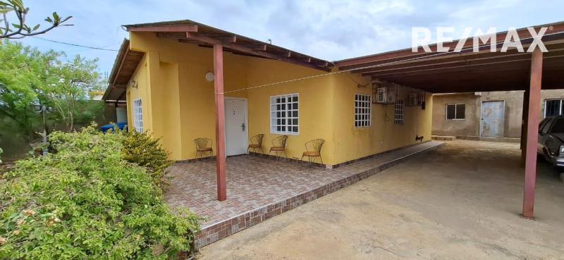 En Venta Casa o TownHouse Los Taques, Falcón, VEN