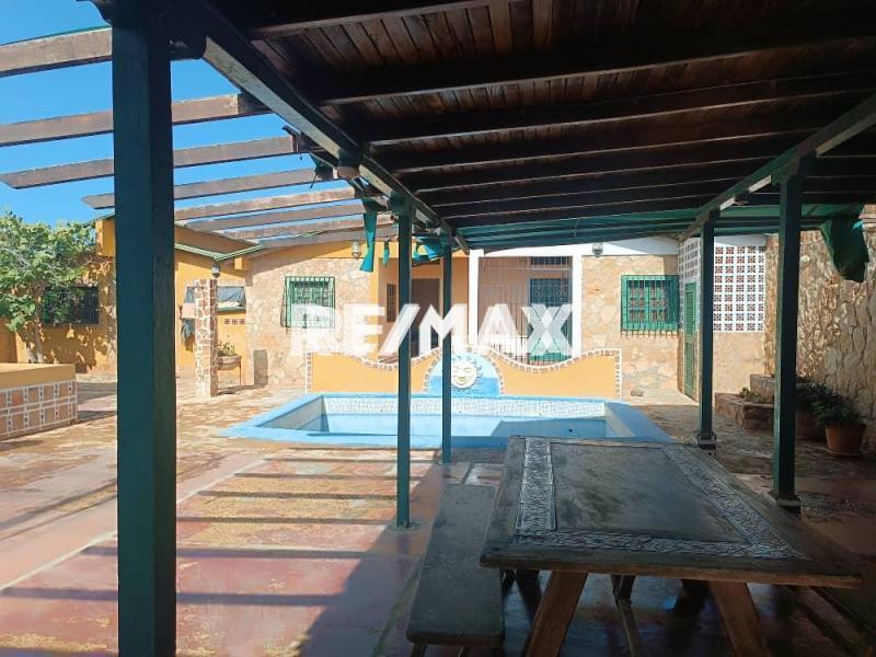 En Venta Casa o TownHouse Los Taques, Falcón, VEN