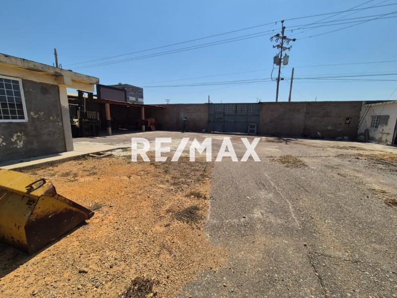 En Venta Local Industrial y Galpón Puerta Maraven, Cardón, Falcón, 4154, VEN