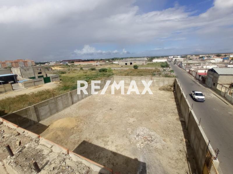 En Venta Edificio Avenida Principal de Bella Vista, Carirubana, Punto Fijo, Falcón, 4102, VEN