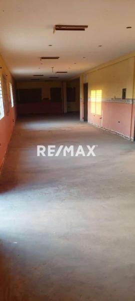 En Venta Edificio Avenida Principal de Bella Vista, Carirubana, Punto Fijo, Falcón, 4102, VEN
