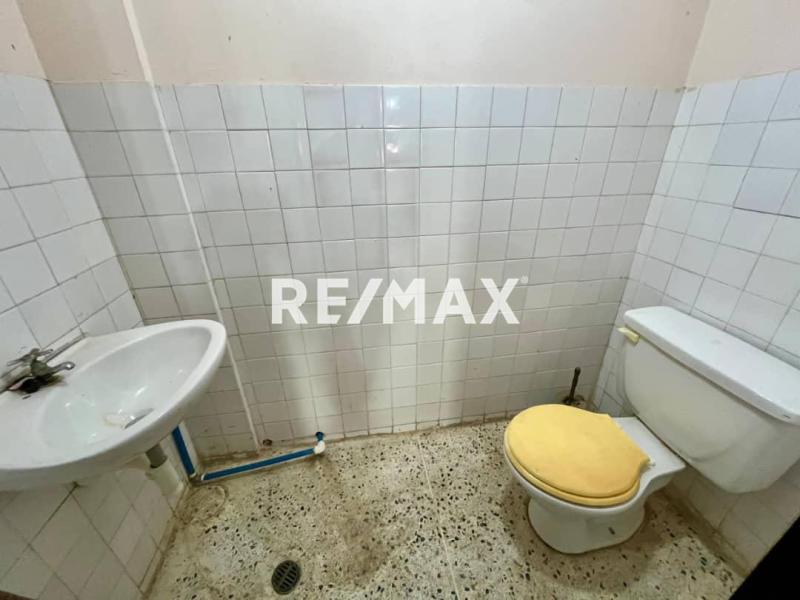 En Venta Local Comercial Sector Santa Teresa Puerta Maraven