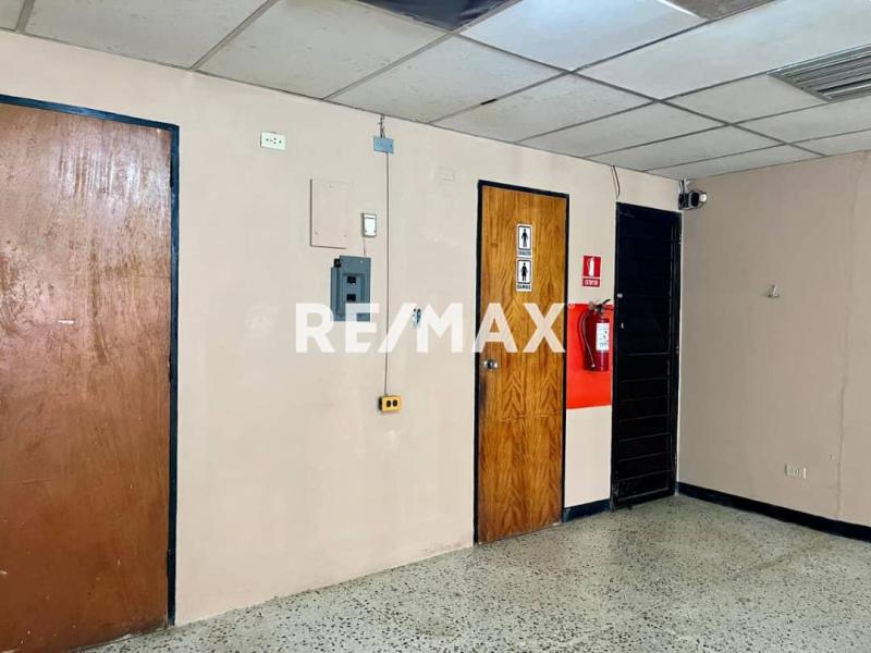 En Venta Local Comercial Sector Santa Teresa Puerta Maraven