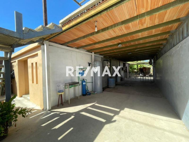 En Venta Casa o TownHouse avenida ollarvides puerta maraven