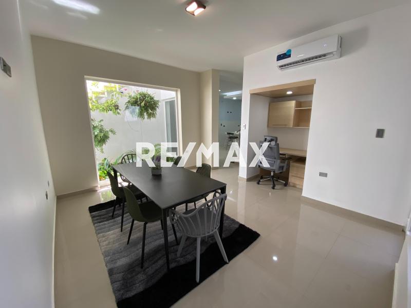 En Venta Casa o TownHouse avenida ollarvides puerta maraven