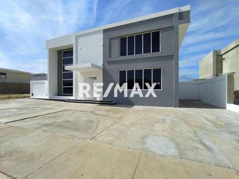 En Venta Casa o TownHouse avenida ollarvides puerta maraven