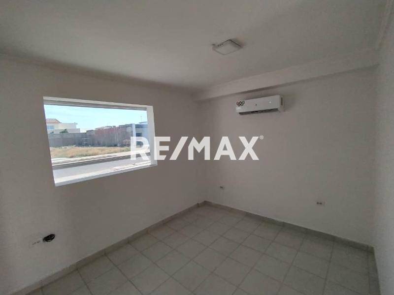 En Venta Casa o TownHouse avenida ollarvides puerta maraven