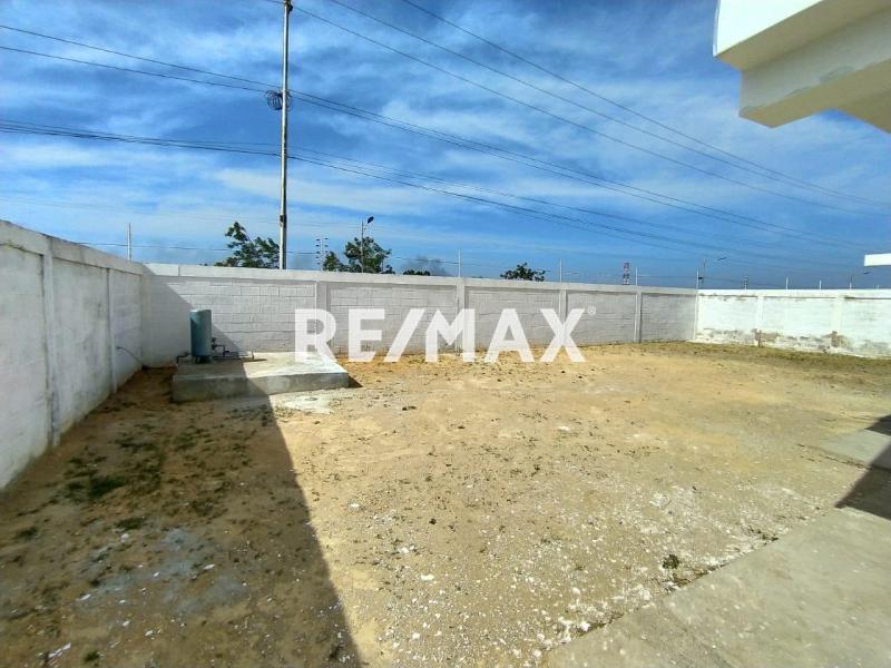 En Venta Casa o TownHouse avenida ollarvides puerta maraven