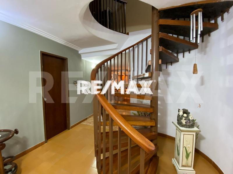 En Venta Casa o TownHouse avenida ollarvides puerta maraven