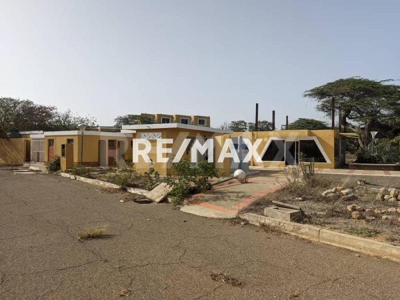 En Venta Edificio Avenida 6, Maraven, Cardón, Falcón, 4154, VEN