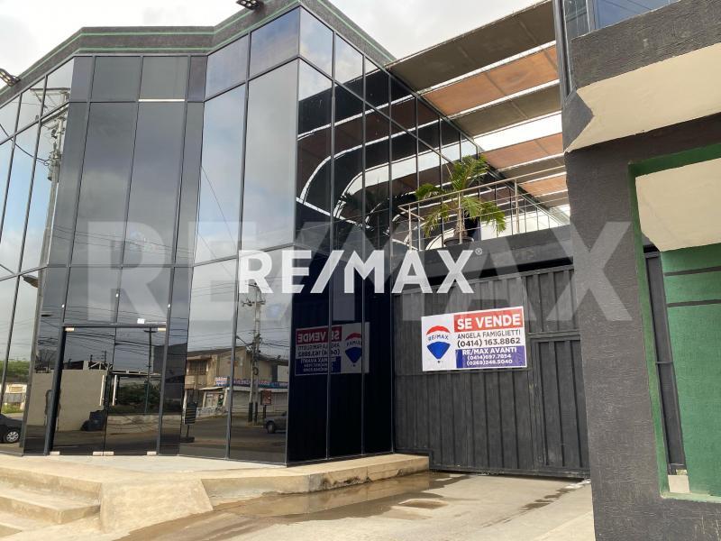 En Venta Edificio Avenida 6, Maraven, Cardón, Falcón, 4154, VEN