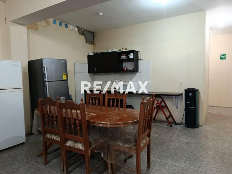 En Alquiler Local Comercial Urbanizacion Santa Fe, Av. Pumarrosa, Punto Fijo, Edo. Falcon, VEN.