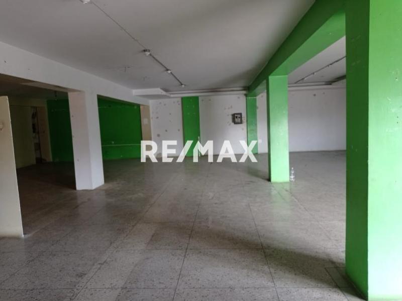 En Alquiler Local Comercial Urbanizacion Santa Fe, Av. Pumarrosa, Punto Fijo, Edo. Falcon, VEN.