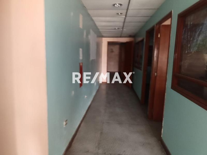 En Alquiler Local Comercial Urbanizacion Santa Fe, Av. Pumarrosa, Punto Fijo, Edo. Falcon, VEN.