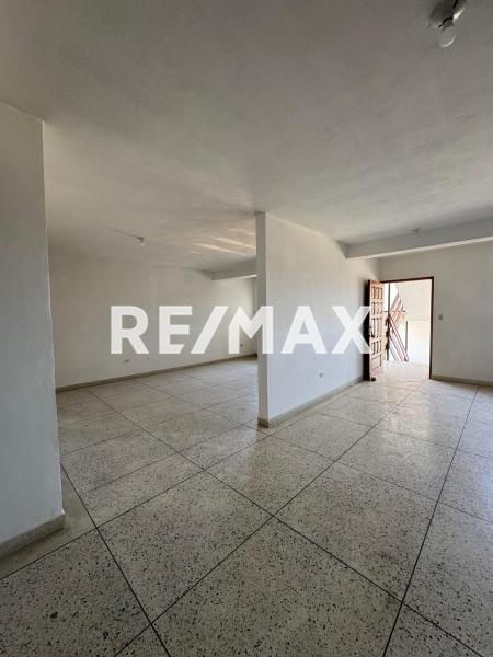 En Venta Apartamento Av. Ollarvides.  Urb.  Los caciques