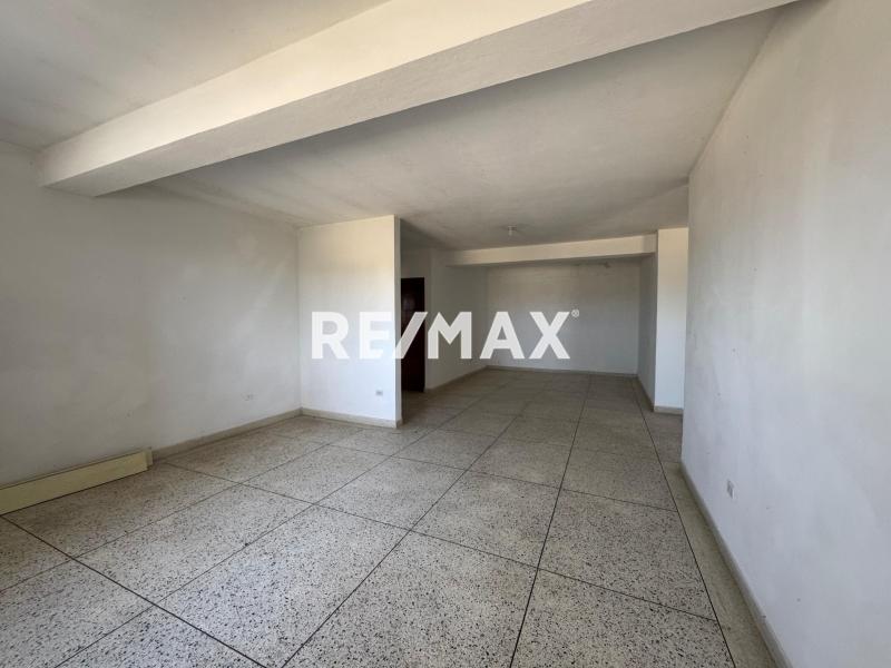 En Venta Apartamento Av. Ollarvides.  Urb.  Los caciques