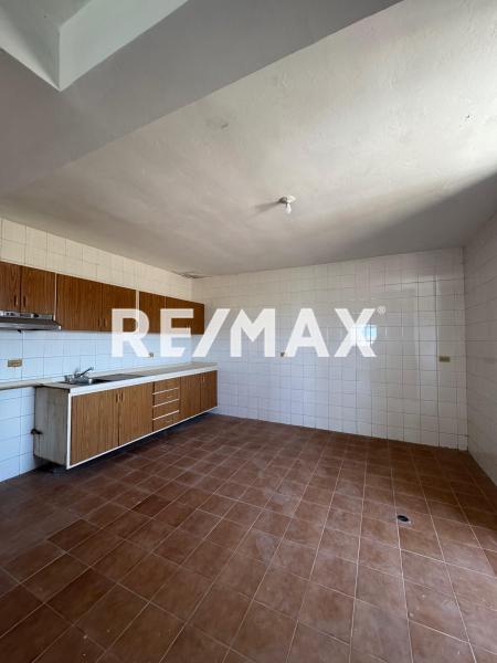 En Venta Apartamento Av. Ollarvides.  Urb.  Los caciques