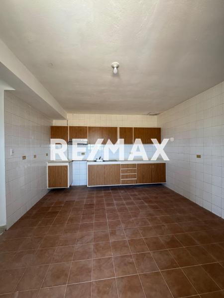 En Venta Apartamento Av. Ollarvides.  Urb.  Los caciques