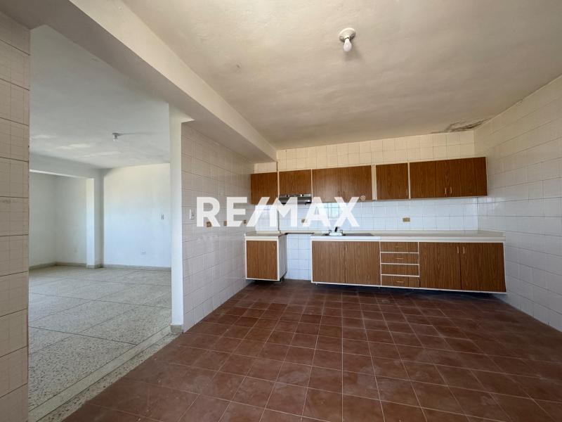 En Venta Apartamento Av. Ollarvides.  Urb.  Los caciques