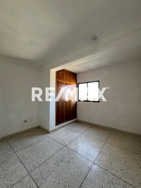 En Venta Apartamento Av. Ollarvides.  Urb.  Los caciques