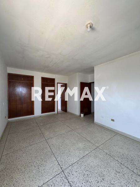 En Venta Apartamento Av. Ollarvides.  Urb.  Los caciques