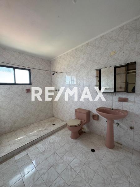 En Venta Apartamento Av. Ollarvides.  Urb.  Los caciques