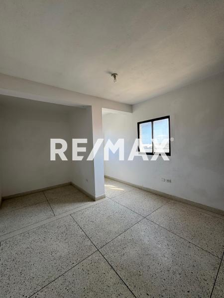 En Venta Apartamento Av. Ollarvides.  Urb.  Los caciques