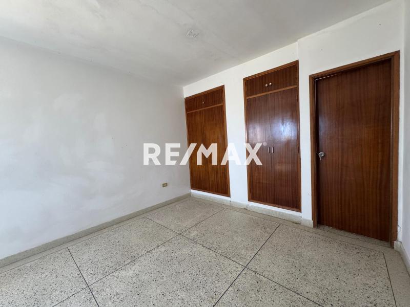 En Venta Apartamento Av. Ollarvides.  Urb.  Los caciques