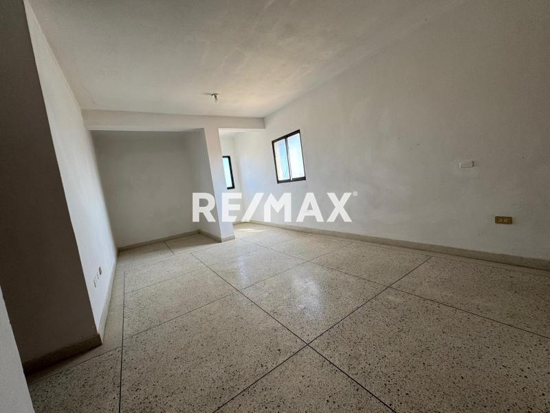 En Venta Apartamento Av. Ollarvides.  Urb.  Los caciques