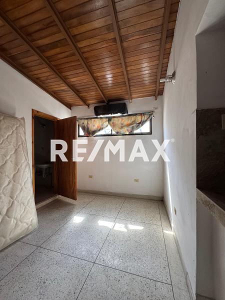 En Venta Apartamento Av. Ollarvides.  Urb.  Los caciques