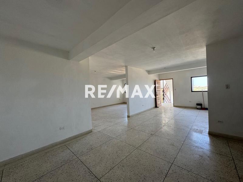 En Venta Apartamento Av. Ollarvides.  Urb.  Los caciques