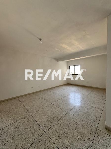 En Venta Apartamento Av. Ollarvides.  Urb.  Los caciques