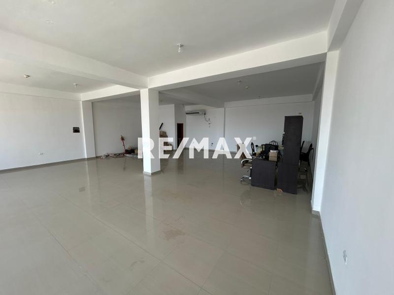 En Alquiler Local Comercial Ave Ollarvides , Centro Comercial Cacique